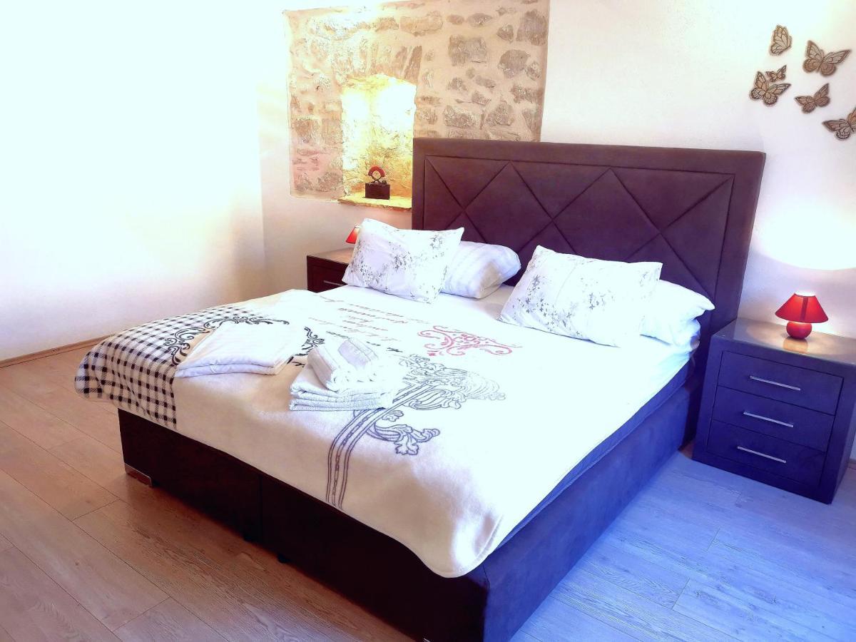 Apartments Ante Хвар Екстер'єр фото