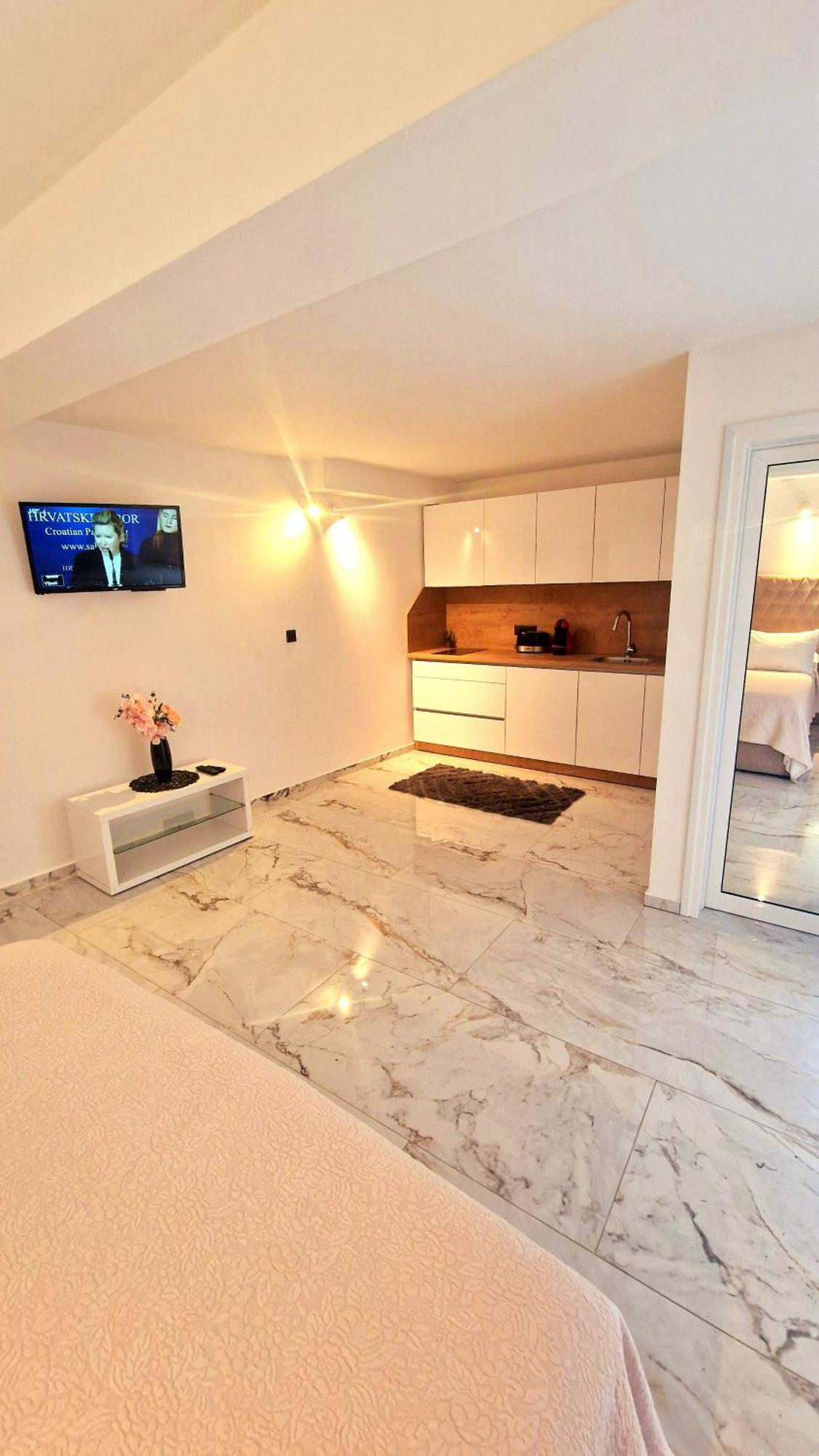 Apartments Ante Хвар Екстер'єр фото
